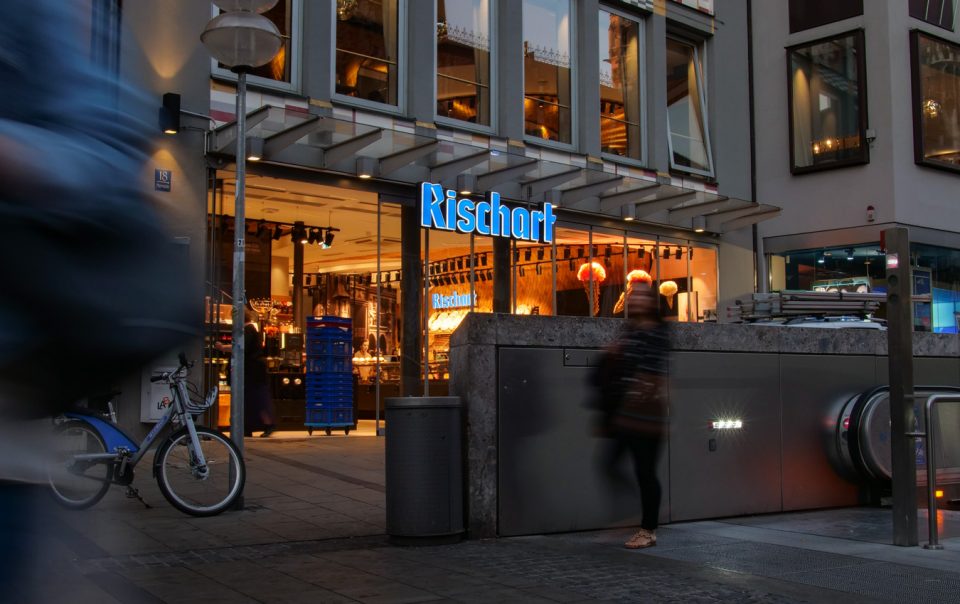 Glasfassade Cafe Rischart am Marienplatz in München